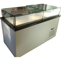 ΨΥΧΟΜΕΝΗ ΒΙΤΡΙΝΑ ΚΕΝΤΡΟΥ ΜΕ ΣΥΡΟΜΕΝΑ ΚΡΥΣΤΑΛΛΑ