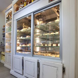 ΖΕΣΤΟΦΟΥΡΝΙ ΑΡΤΟΠΟΙΕΙΟ ΚΟΛΩΝΑΚΙ